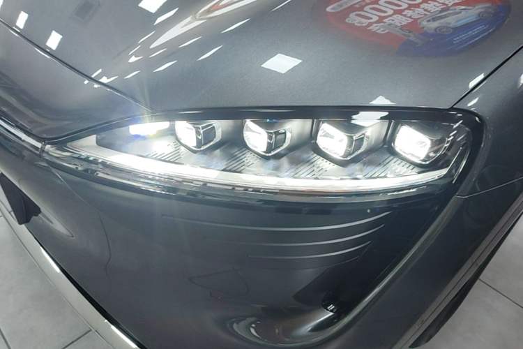 Used Hima Luxeed R7 2025 Range-Extended Version 251 km Max Left Front Headlight