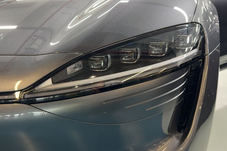 Used Hima Luxeed R7 2025 Range-Extended Version 251 km Max Left Front Headlight