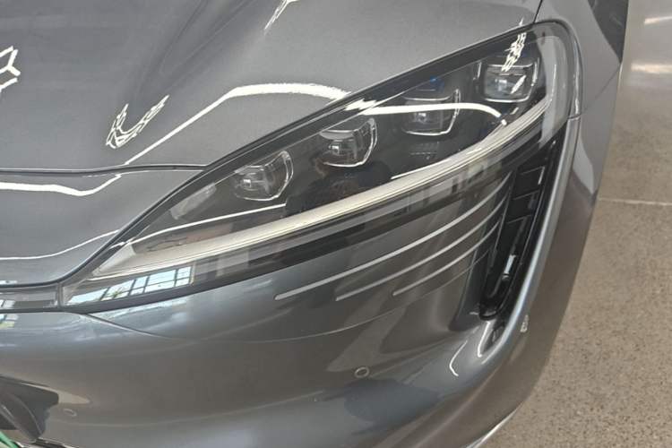 Used Hima Luxeed R7 2025 Extended-Range 251km Pro Left Front Headlight