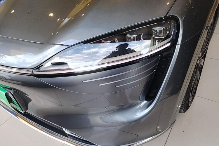 Used Hima Luxeed R7 2025 Extended-Range 331km Ultra Left Front Headlight