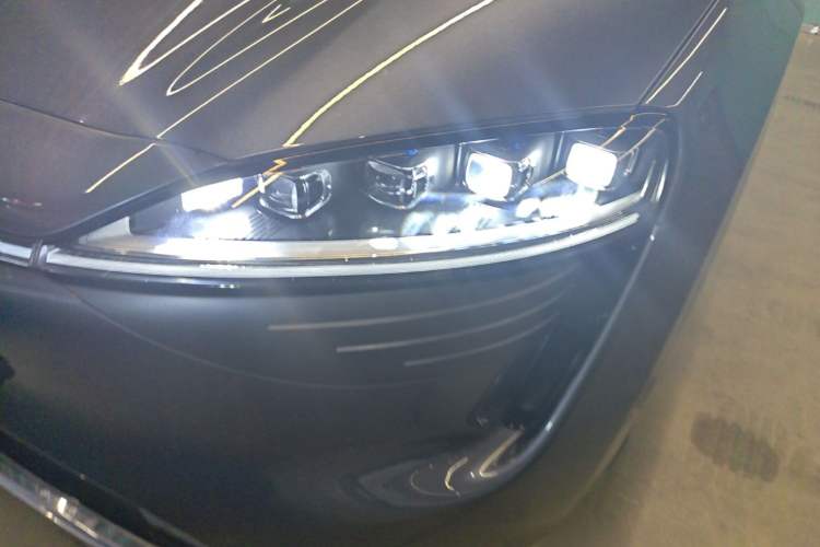 Used Hima Luxeed R7 2025 Range-Extended Version 251 km Max Left Front Headlight