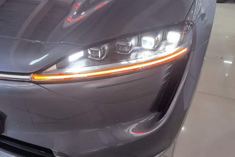 Used Hima Luxeed R7 2025 Range-Extended Version 251 km Max Left Front Headlight
