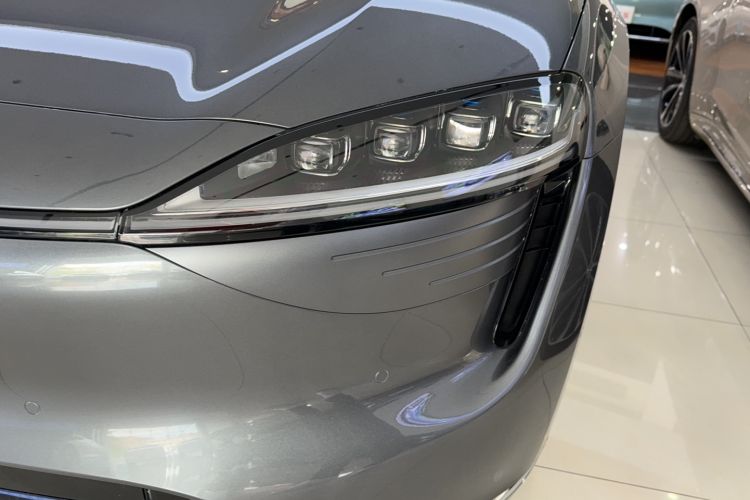 Used Hima Luxeed R7 2025 Range-Extended Version 251 km Max Left Front Headlight