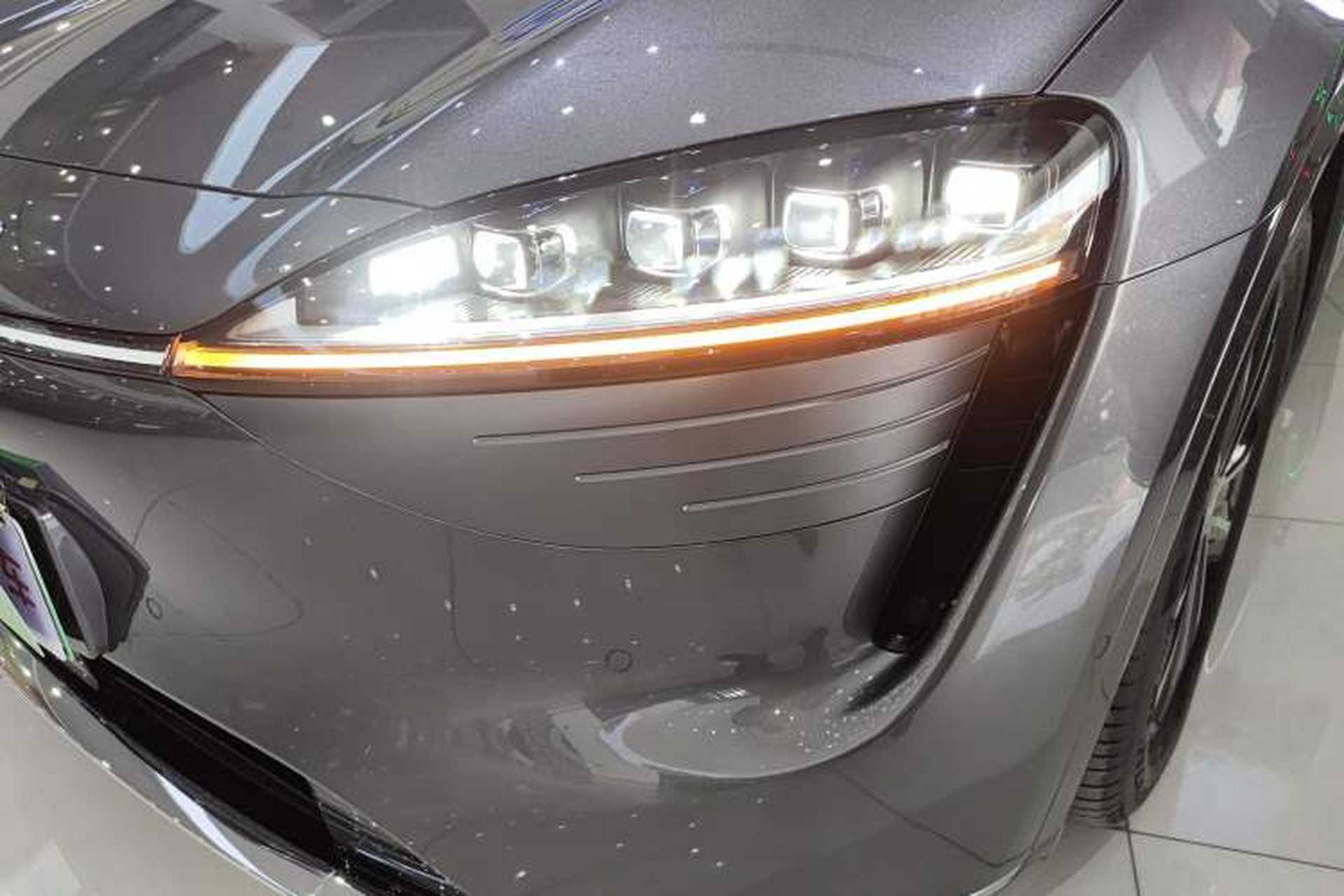 Used Hima Luxeed R7 2025 Range-Extended Version 251 km Max Left Front Headlight