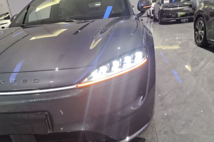 Used Hima Luxeed R7 2025 Range-Extended Version 251 km Max Left Front Headlight