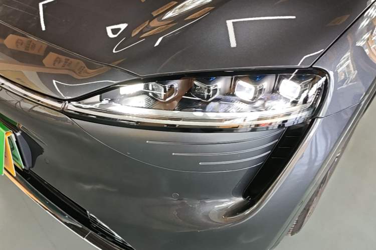 Used Hima Luxeed R7 2025 Extended-Range 251km Pro Left Front Headlight
