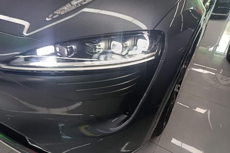 Used Hima Luxeed R7 2025 Range-Extended Version 251 km Max Left Front Headlight