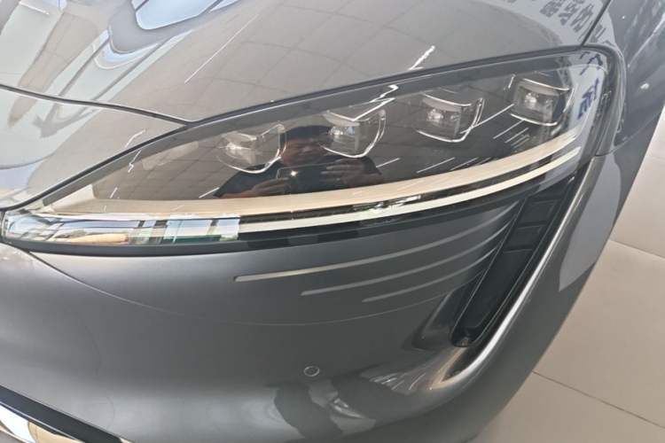 Used Hima Luxeed R7 2025 Range-Extended Version 251 km Max Left Front Headlight