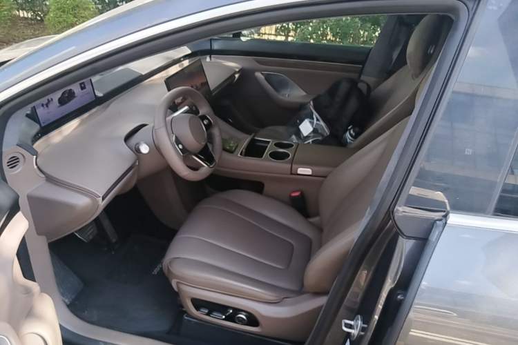 Used Hima Luxeed R7 2025 Range-Extended Version 251 km Max Left Front Seat