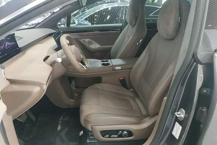 Used Hima Luxeed R7 2025 Range-Extended Version 251 km Max Left Front Seat