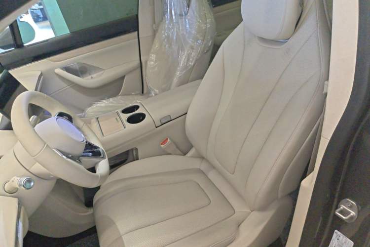 Used Hima Luxeed R7 2025 Range-Extended Version 251 km Max Left Front Seat