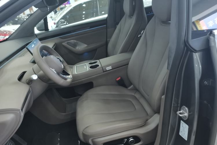 Used Hima Luxeed R7 2025 Range-Extended Version 251 km Max Left Front Seat