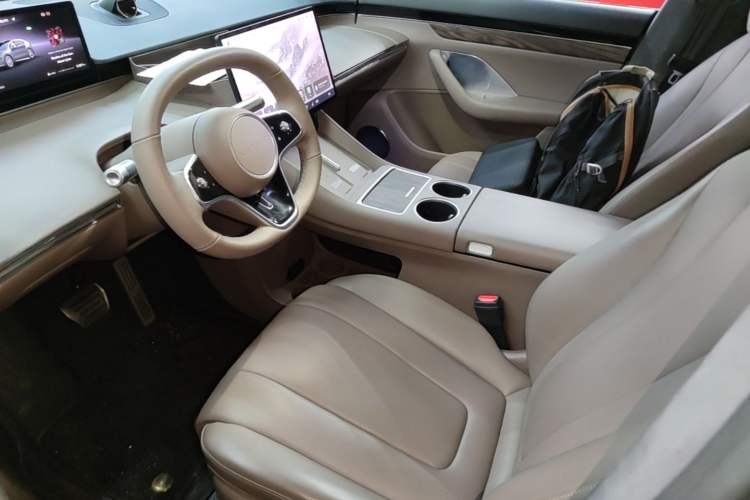 Used Hima Luxeed R7 2025 Range-Extended Version 251 km Max Left Front Seat
