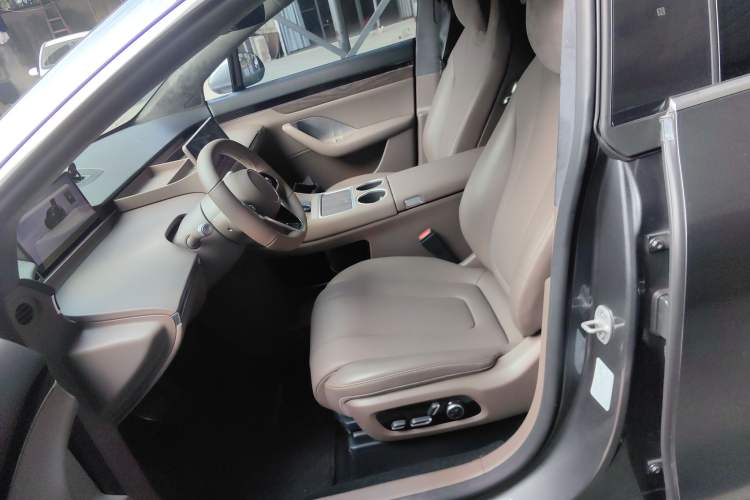 Used Hima Luxeed R7 2025 Range-Extended Version 251 km Max Left Front Seat