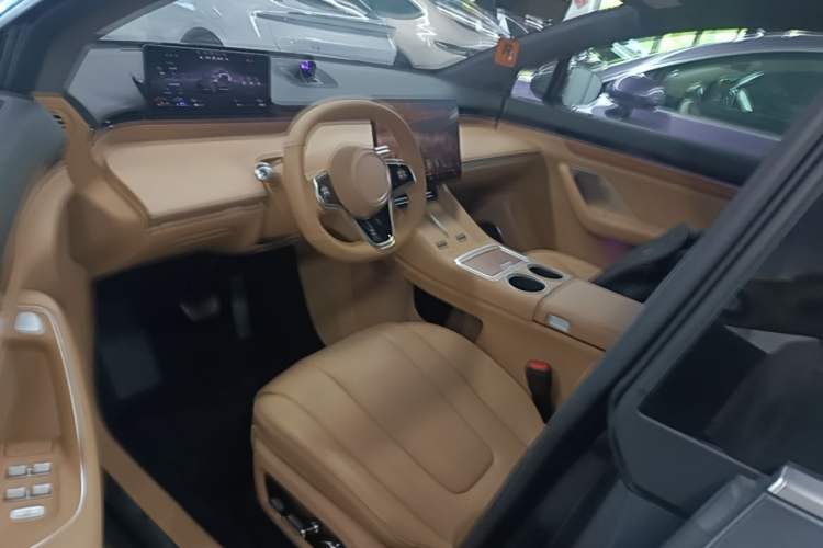 Used Hima Luxeed R7 2025 Range-Extended Version 251 km Max Left Front Seat