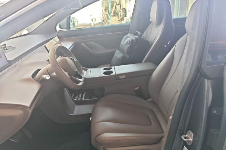 Used Hima Luxeed R7 2025 Range-Extended Version 251 km Max Left Front Seat