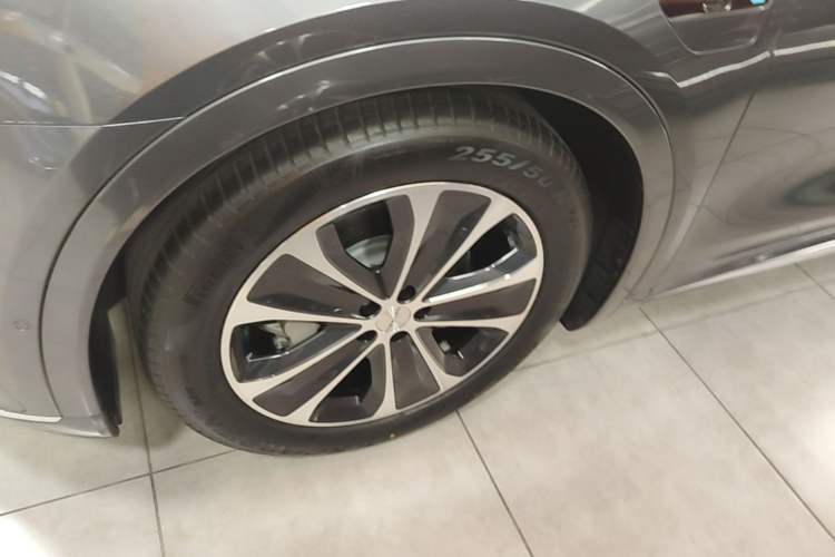 Used Hima Luxeed R7 2025 Range-Extended Version 251 km Max Left Front Wheel Hub