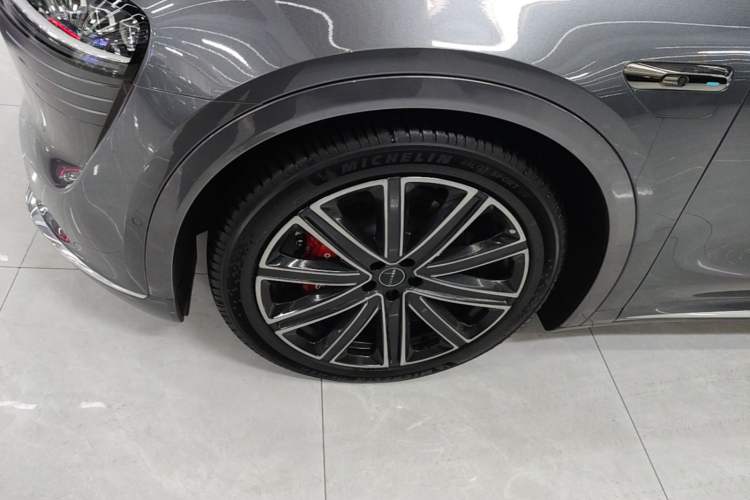 Used Hima Luxeed R7 2025 Extended-Range 331km Ultra Left Front Wheel Hub