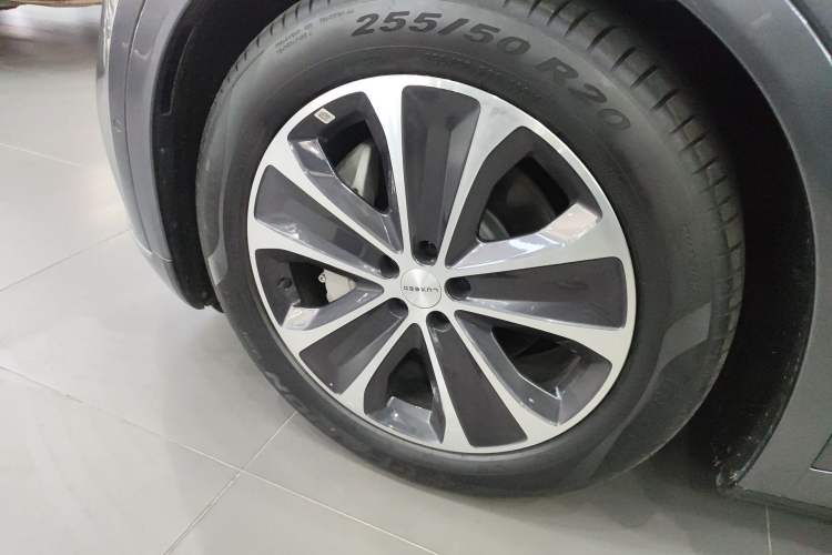 Used Hima Luxeed R7 2025 Range-Extended Version 251 km Max Left Front Wheel Hub
