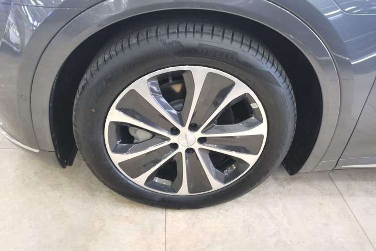 Used Hima Luxeed R7 2025 Range-Extended Version 251 km Max Left Front Wheel Hub