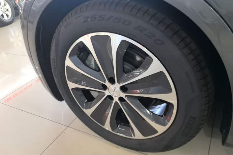 Used Hima Luxeed R7 2025 Range-Extended Version 251 km Max Left Front Wheel Hub