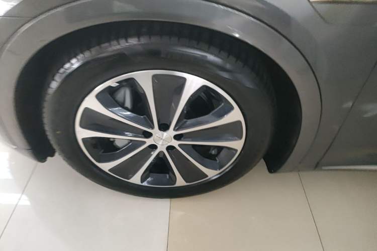 Used Hima Luxeed R7 2025 Range-Extended Version 251 km Max Left Front Wheel Hub