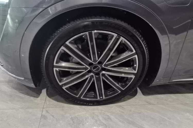 Used Hima Luxeed R7 2025 Range-Extended Version 251 km Max Left Front Wheel Hub