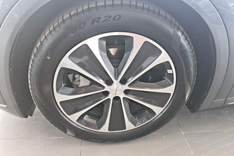 Used Hima Luxeed R7 2025 Range-Extended Version 251 km Max Left Front Wheel Hub