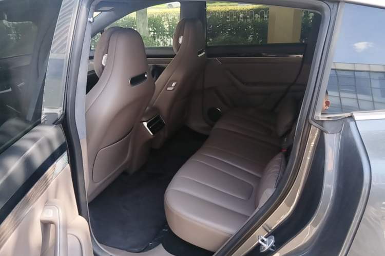 Used Hima Luxeed R7 2025 Range-Extended Version 251 km Max Left Rear Seat