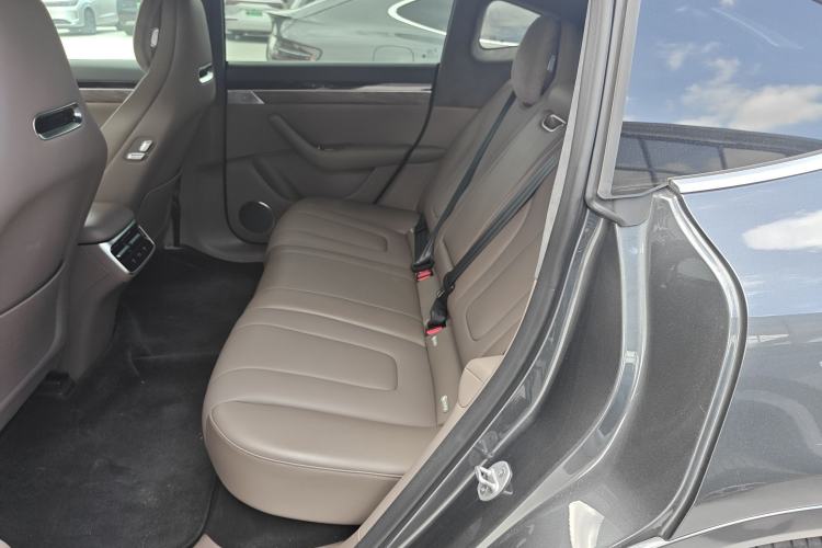 Used Hima Luxeed R7 2025 Range-Extended Version 251 km Max Left Rear Seat
