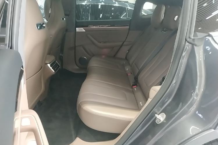 Used Hima Luxeed R7 2025 Range-Extended Version 251 km Max Left Rear Seat