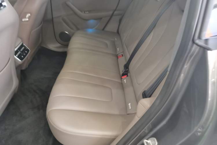 Used Hima Luxeed R7 2025 Range-Extended Version 251 km Max Left Rear Seat