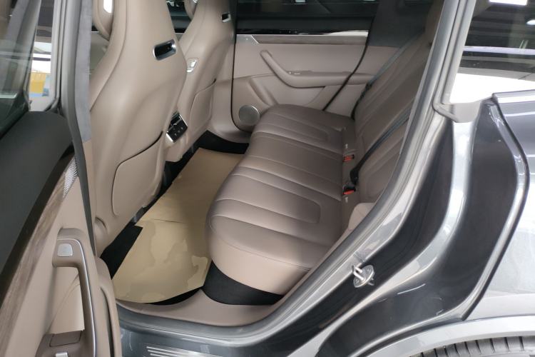 Used Hima Luxeed R7 2025 Range-Extended Version 251 km Max Left Rear Seat