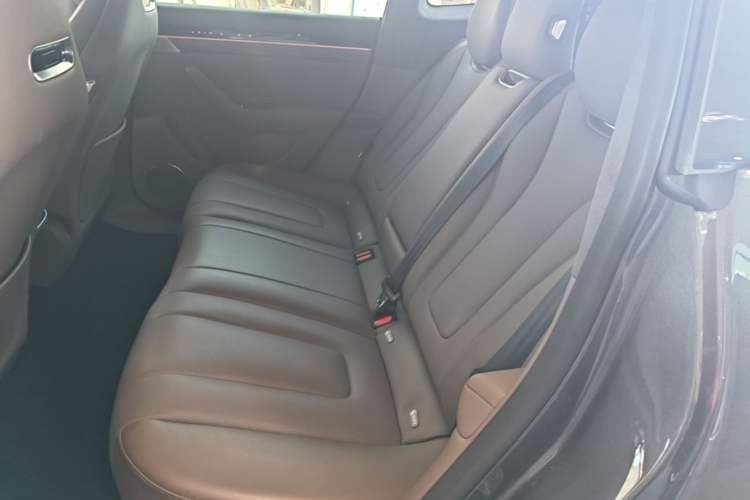 Used Hima Luxeed R7 2025 Range-Extended Version 251 km Max Left Rear Seat