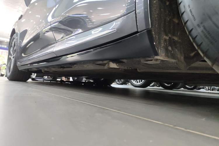 Used Hima Luxeed R7 2025 Range-Extended Version 251 km Max Left Side Sill