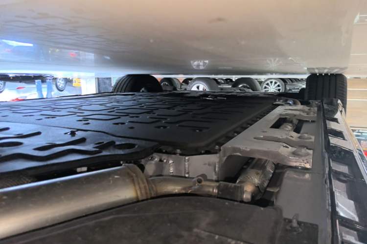 Used Hima Luxeed R7 2025 Range-Extended Version 251 km Max Left Side Sill