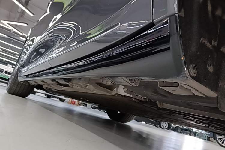 Used Hima Luxeed R7 2025 Range-Extended Version 251 km Max Left Side Sill