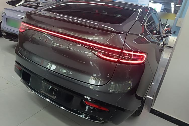 Used Hima Luxeed R7 2025 Range-Extended Version 251 km Max Rear Right 45 Deg