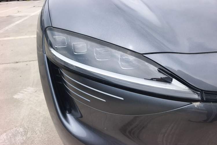Used Hima Luxeed R7 2025 Extended-Range 331km Ultra Right Front Headlight