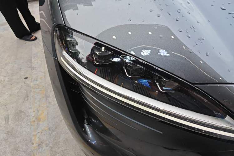 Used Hima Luxeed R7 2025 Extended-Range 251km Pro Right Front Headlight
