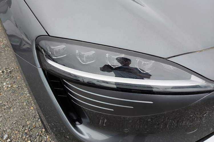Used Hima Luxeed R7 2025 Extended-Range 331km Ultra Right Front Headlight