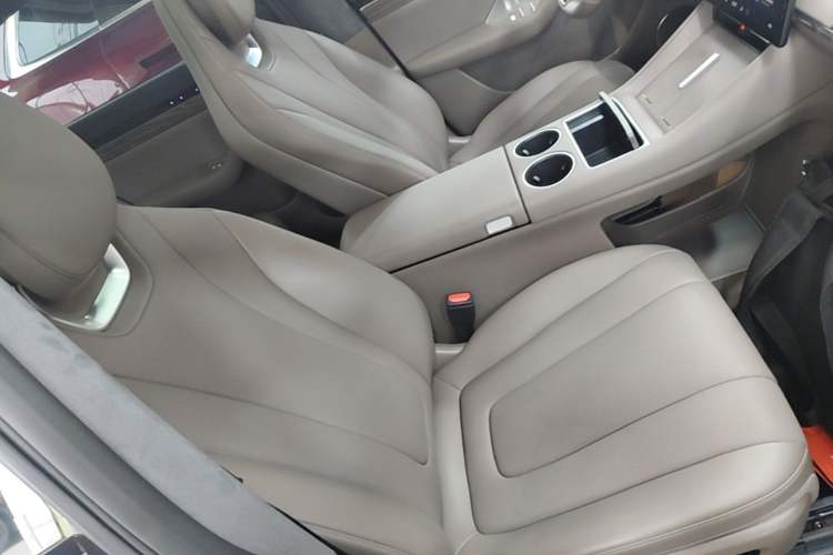 Used Hima Luxeed R7 2025 Range-Extended Version 251 km Max Right Front Seat