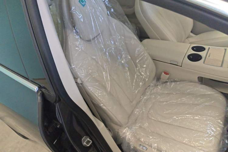 Used Hima Luxeed R7 2025 Range-Extended Version 251 km Max Right Front Seat
