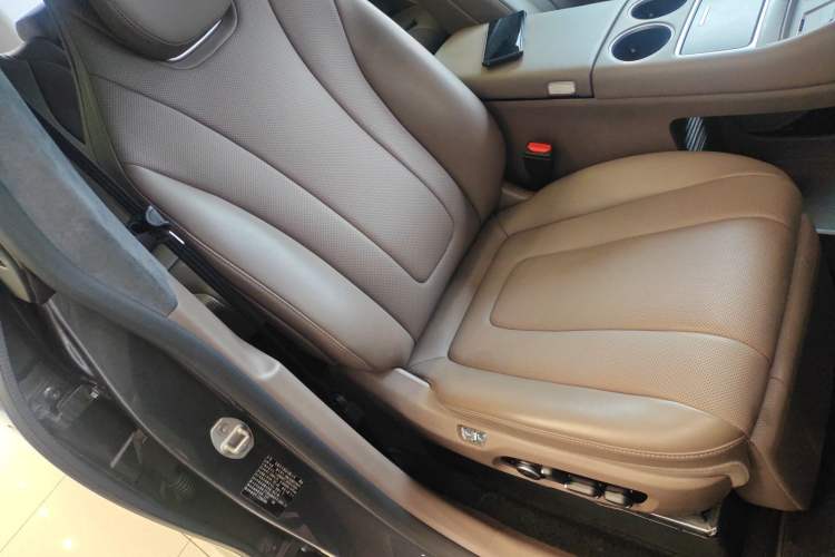 Used Hima Luxeed R7 2025 Range-Extended Version 251 km Max Right Front Seat