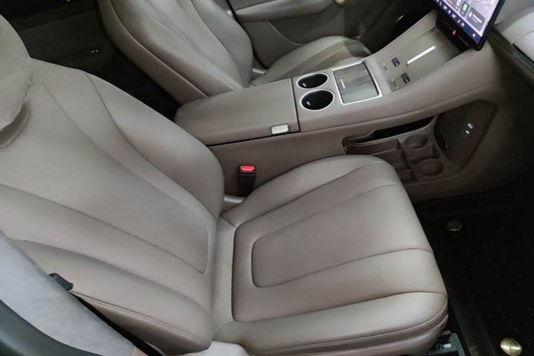 Used Hima Luxeed R7 2025 Range-Extended Version 251 km Max Right Front Seat