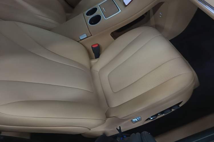 Used Hima Luxeed R7 2025 Extended-Range 331km Ultra Right Front Seat