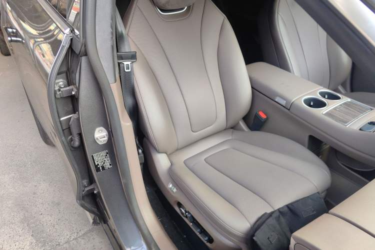 Used Hima Luxeed R7 2025 Range-Extended Version 251 km Max Right Front Seat