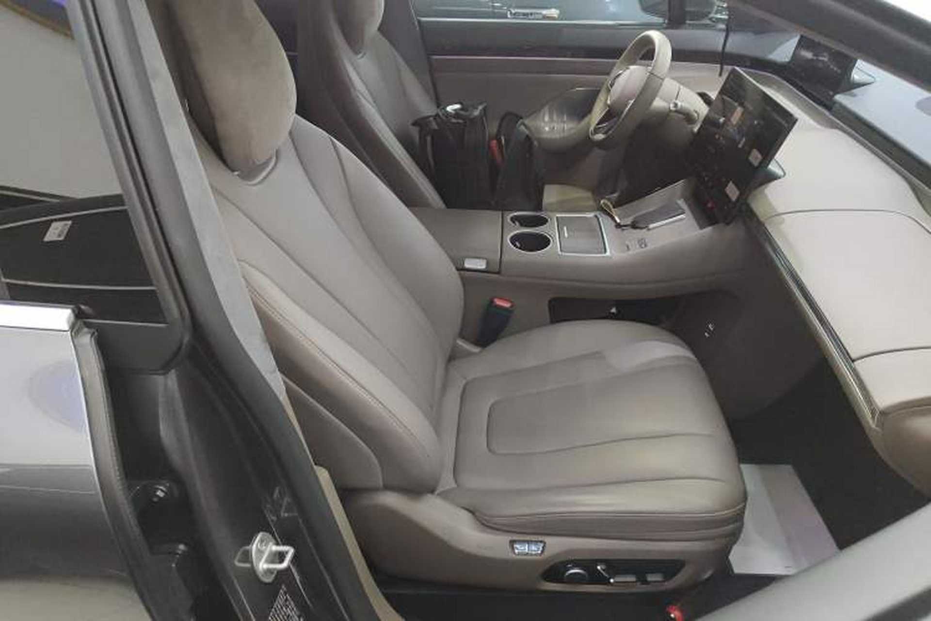 Used Hima Luxeed R7 2025 Range-Extended Version 251 km Max Right Front Seat