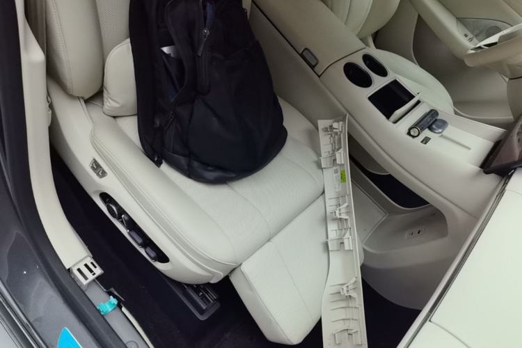 Used Hima Luxeed R7 2025 Range-Extended Version 251 km Max Right Front Seat