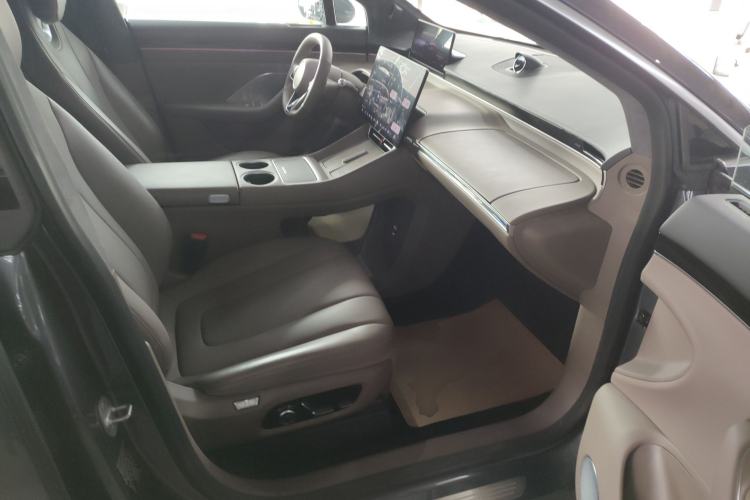 Used Hima Luxeed R7 2025 Range-Extended Version 251 km Max Right Front Seat